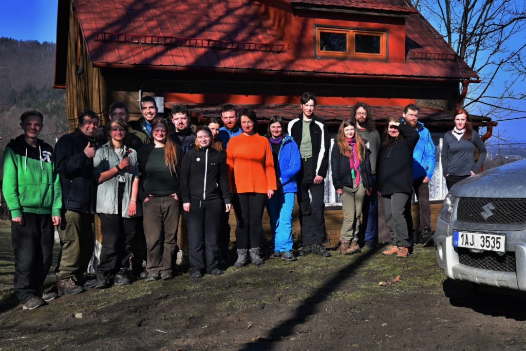 Účastníci Beskydského houkání a jeřábkování 2018, které bylo podpořeno z Malých členských grantů ČSO.