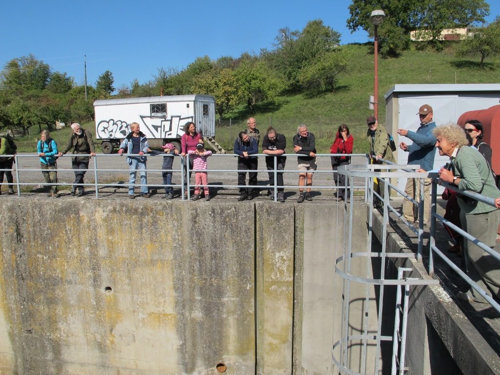 účastníci exkurze ČSO na vodní nádrž Rozkoš nad výpustem