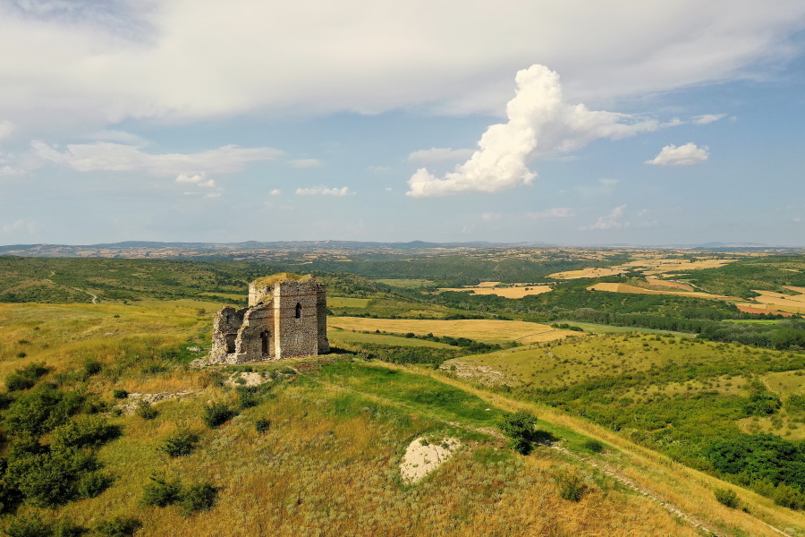 zbytky středověké pevnosti Bukelon v pohoří Sakar